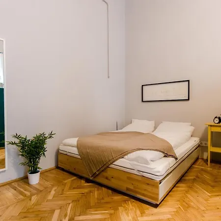 Downtown Park Apartment *